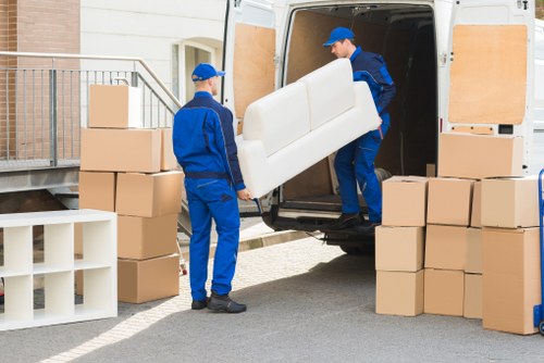 Professional moving assistance in Crystal Palace for home relocations