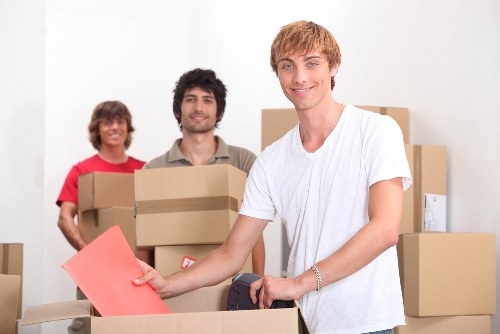 Crystal Palace moving truck support for flats, houses, and commercial moves